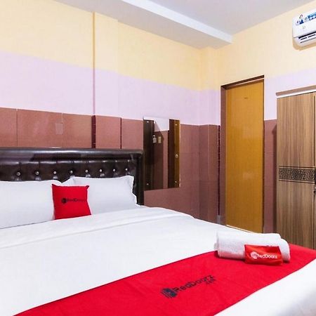 Reddoorz Plus @ Jalan Gatot Subroto Medan Hotel Sunggal Buitenkant foto